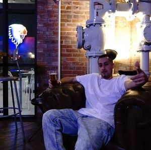 Meet your Posher, Adrian